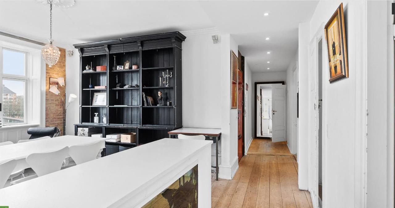 2Br Inner City Lake View Apartment *